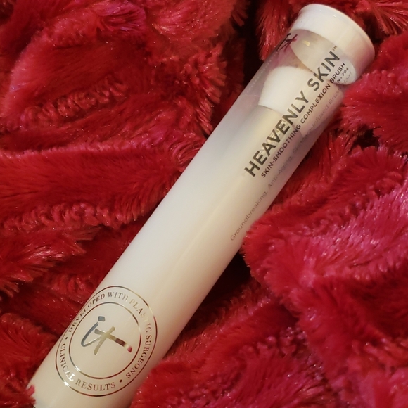 IT COSMETICS HEAVENLY SKIN SKIN-SMOOTHING COMPLEXION BRUSH #704 - Picture 3 of 9